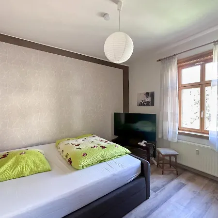 Schoene Altbauwohnung Mit Grosser Sonnenterrasse Rudolstadt Exterior photo