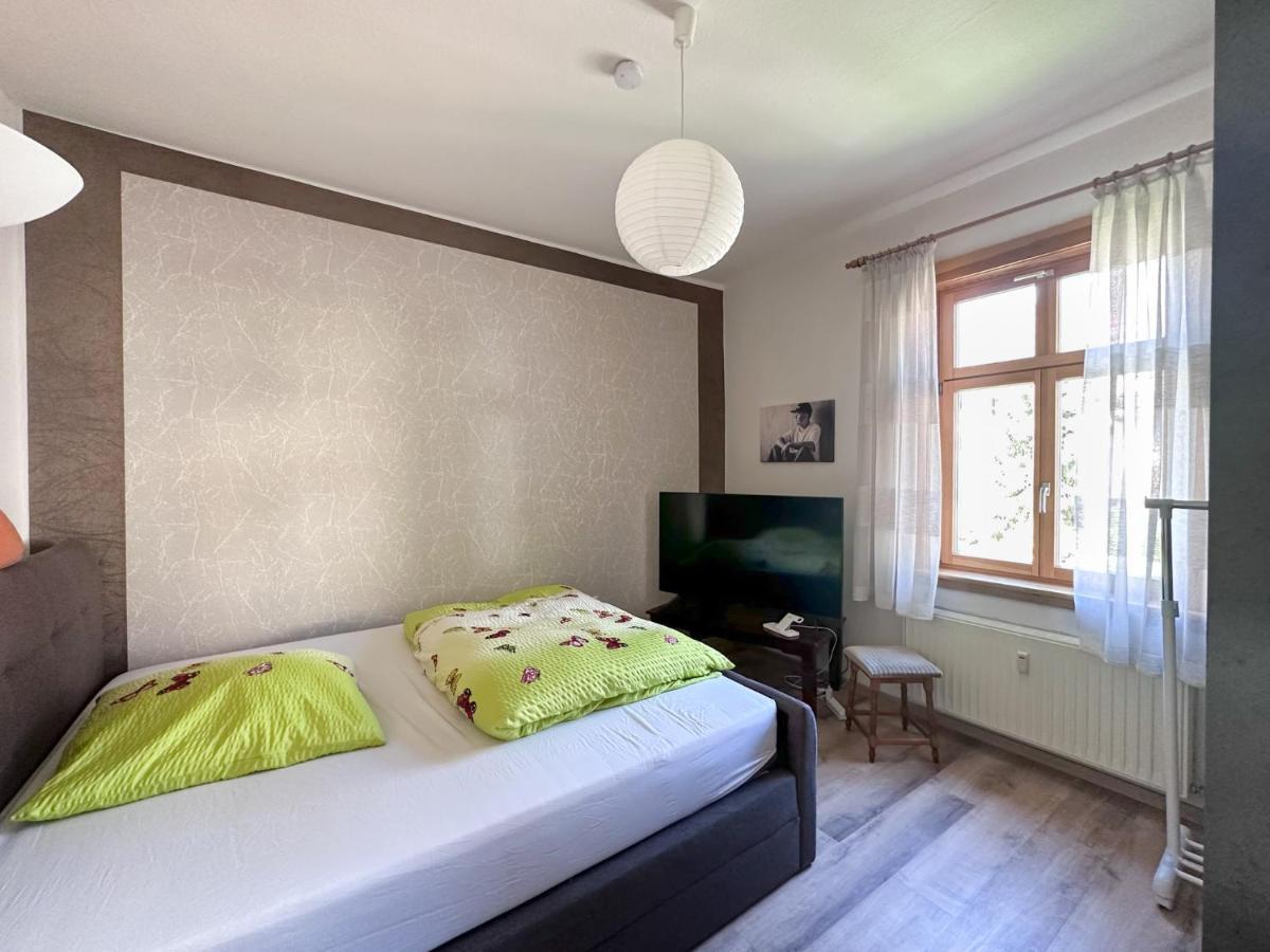 Schoene Altbauwohnung Mit Grosser Sonnenterrasse *