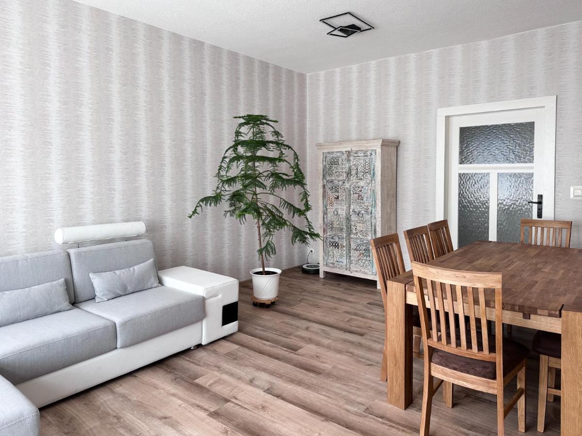 Apartment Schoene Altbauwohnung Mit Grosser Sonnenterrasse *