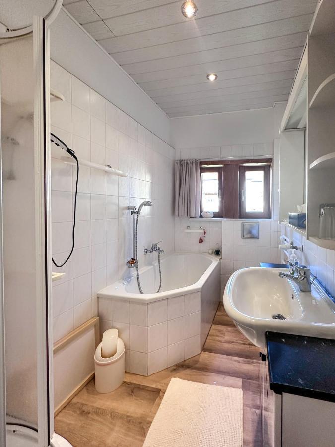Schoene Altbauwohnung Mit Grosser Sonnenterrasse
